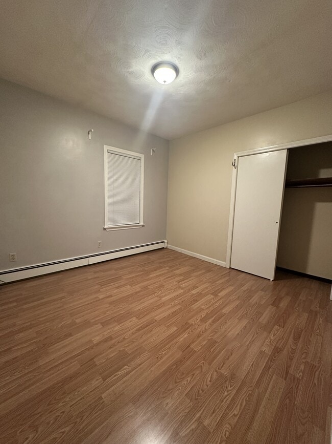 Building Photo - 111 Oak St