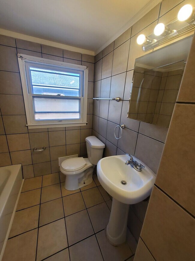 Foto del edificio - 4611-4613 N 52nd St. (Duplex)