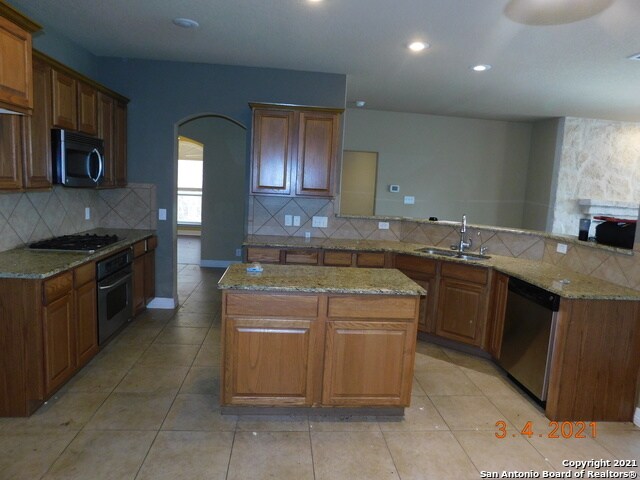 Building Photo - 522 Calm Springs