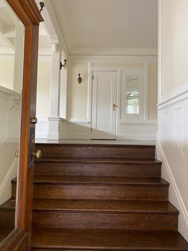 Private Entrance - 44 Palm Ave