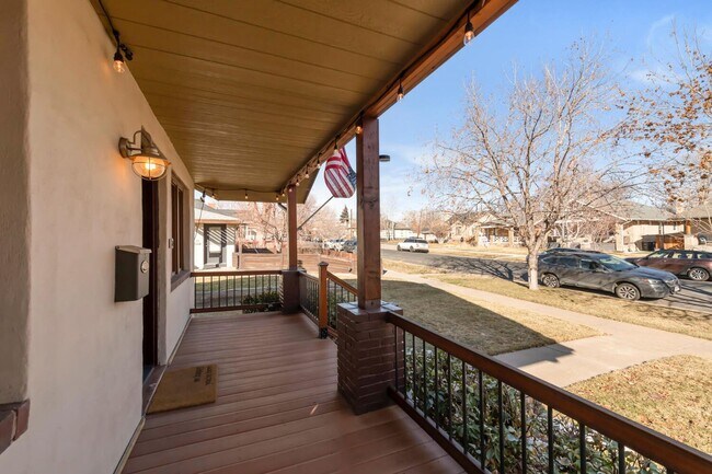 Building Photo - Two Bedroom Craftsman's Bungalow in Highla...