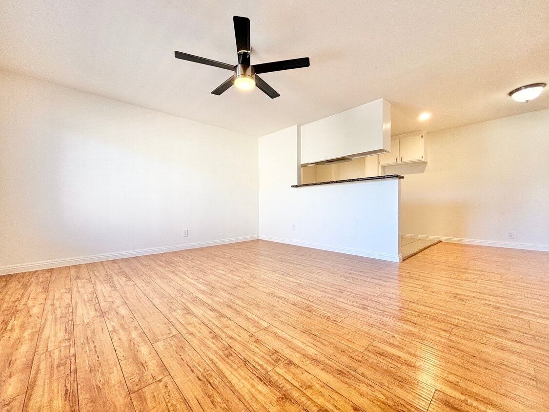 Primary Photo - 316 E Hyde Park Blvd