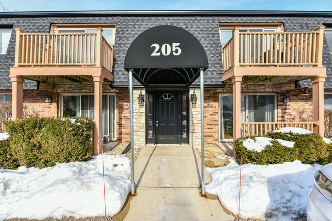 Building Photo - 205 Williams St