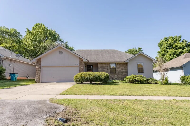 2942 E Chattanooga St, Springfield, MO 65804 House Rental in