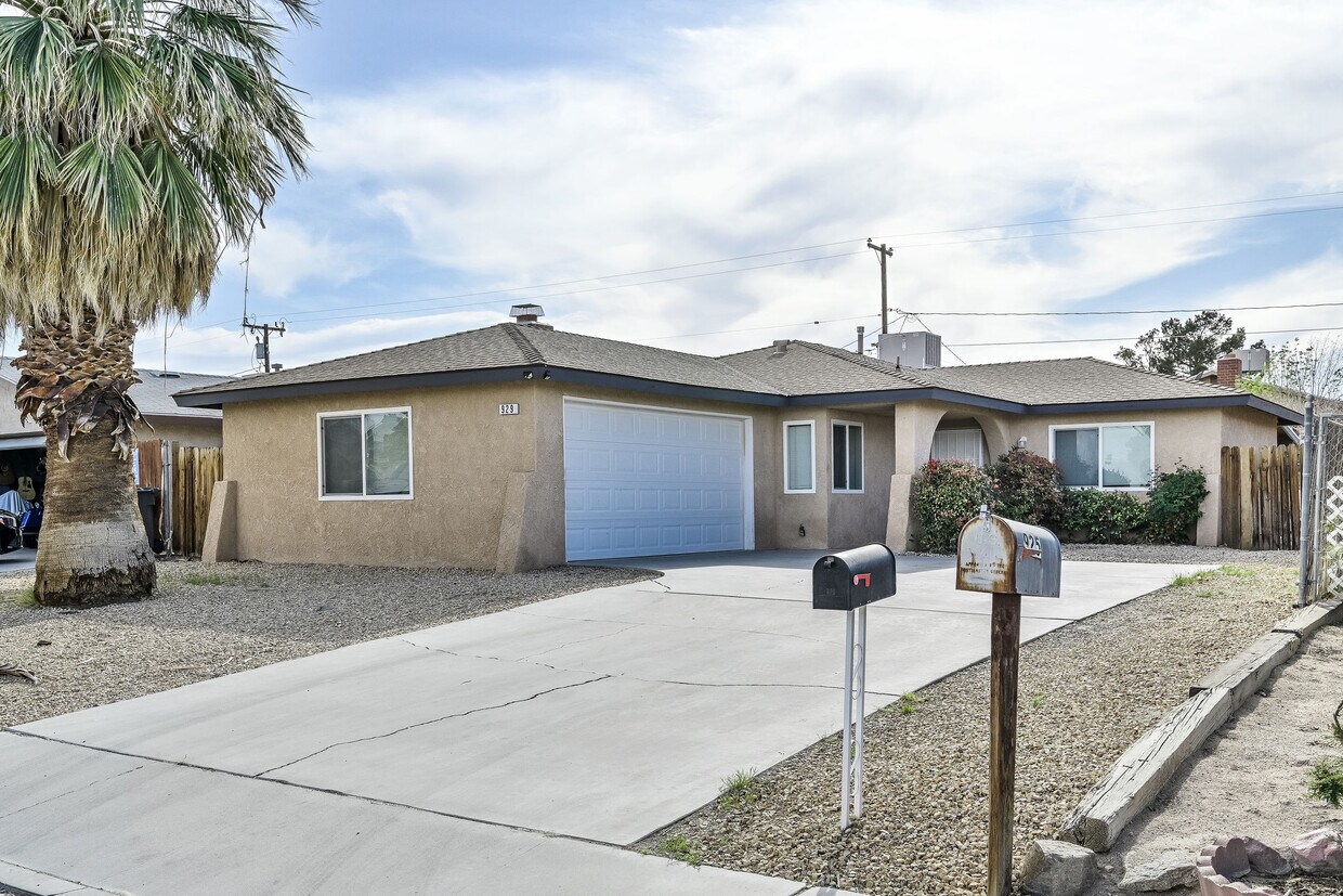 Foto principal - 929 S Ranger St