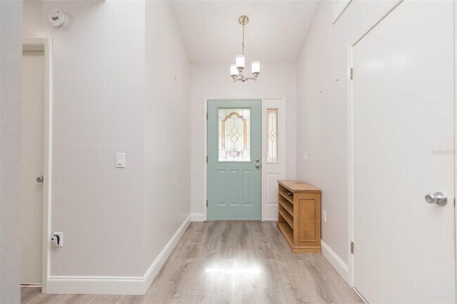Building Photo - 8023 Hathaway Dr