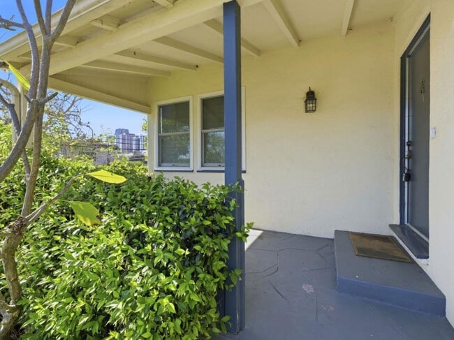 Foto del edificio - 10537 Rochester Ave