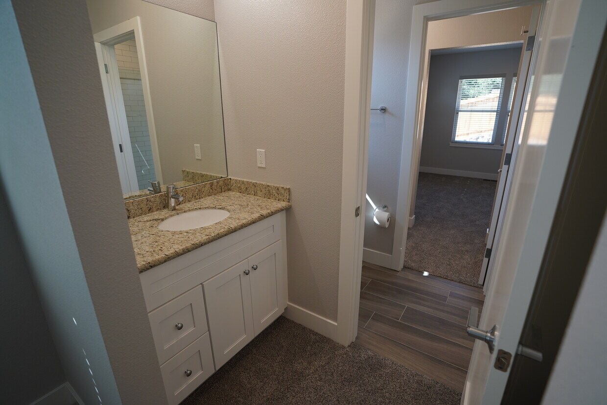 Foto principal - 10025 Grove St
