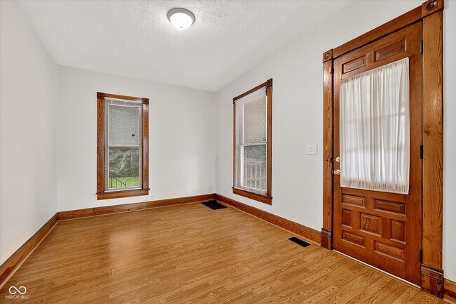Foto del edificio - 456 N Centennial St