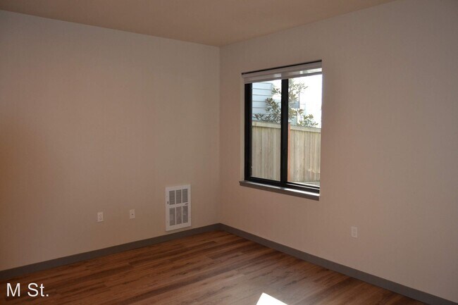 Building Photo - 221 23rd Ave E