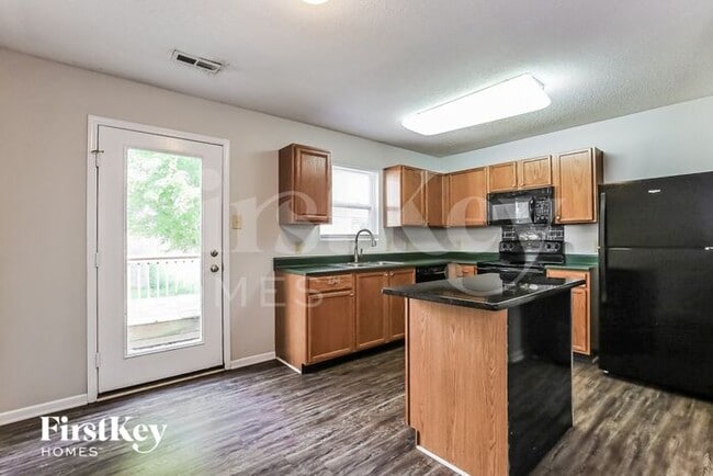 Building Photo - 1751 Blackmore Dr