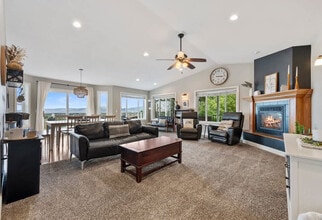 Building Photo - 3213 Hemlock Ct