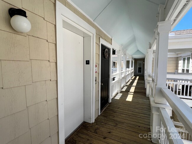 Building Photo - 860 Jetton St
