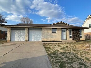 Building Photo - 6733 NW Compass Dr