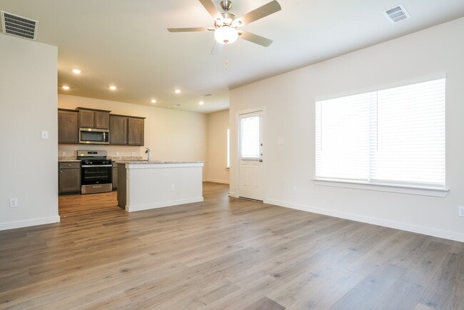 Building Photo - 421 Watson Ct