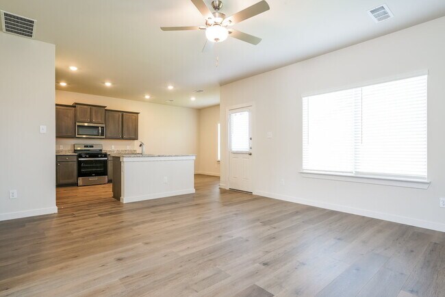 Foto del edificio - 421 Watson Ct