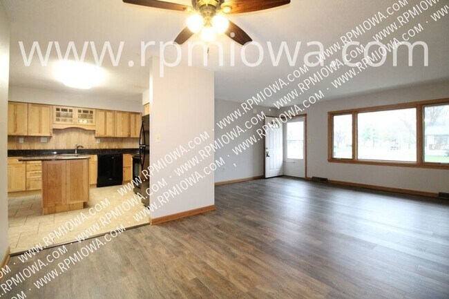 Building Photo - PERFECT LOCATION!!! 3 Bedroom, 1 Bath Home...