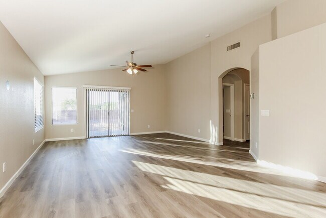 Foto del edificio - 28608 N 21st Ln