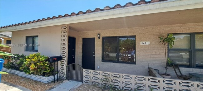 Building Photo - 1644 NE 33rd St