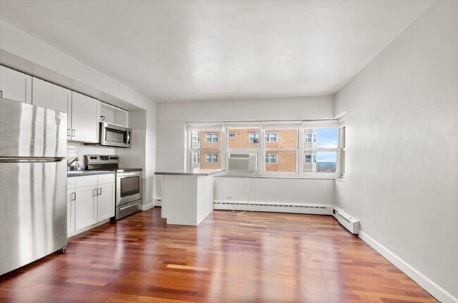 Foto del edificio - 4950 N Marine Dr