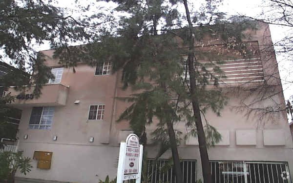 Building Photo - Coldwater Canyon Apts.