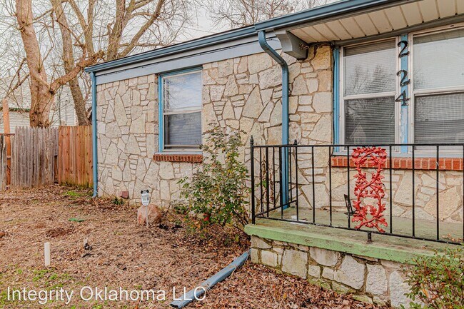 Foto del edificio - 3 br, 1 bath House - 224 East Myrtle Lane