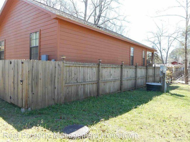 Building Photo - 2 br, 1.5 bath House - 173 Barbary Road