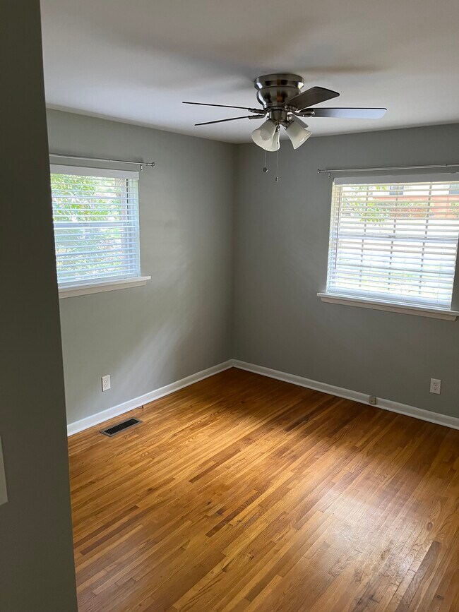Building Photo - 6301 Iroquois Dr