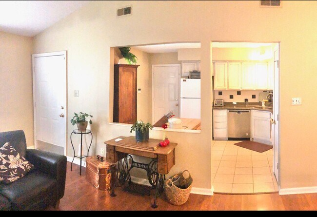 Building Photo - Knoxville 37922 - 3 bedroom, 2 bath home -...
