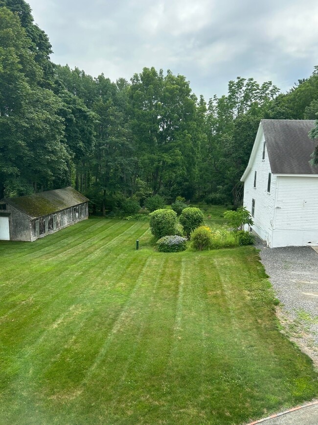 Building Photo - 352 Thoreau St