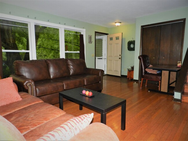 Building Photo - 2206 Martin St
