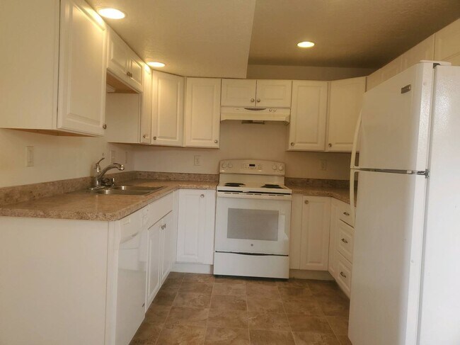 Building Photo - 11168 S Temple Dr