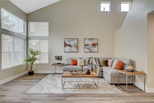 Building Photo - 2033 Shining Feather Ln