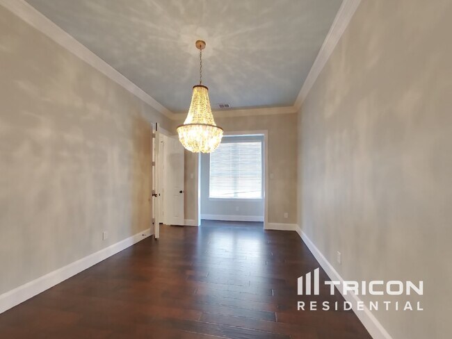 Foto del edificio - 8701 Bayberry Ave
