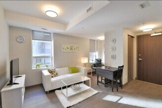 Building Photo - 169 Lisgar St
