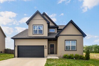 Building Photo - 2058 Ireland Wy