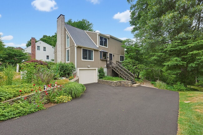 Building Photo - 33 Brimstone Way