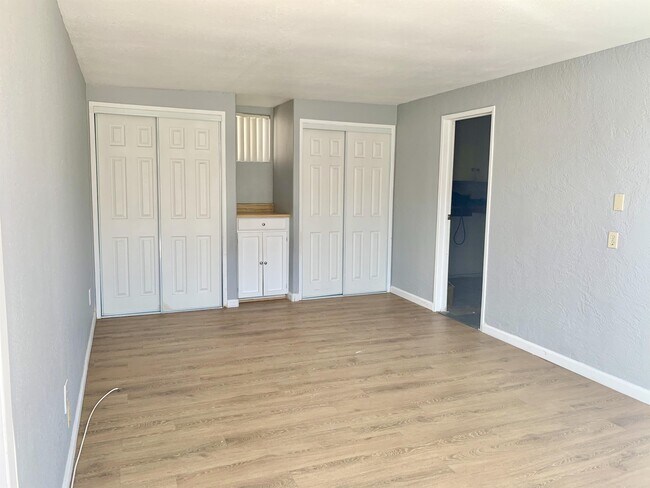 Building Photo - 6860 Wunderlin Ave