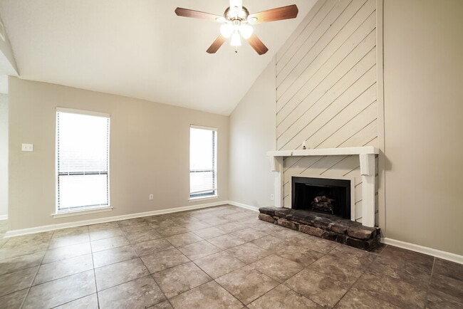 Building Photo - 4381 Crescent Park Dr