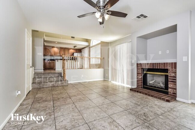 Foto del edificio - 8717 Blooming Sand Ave