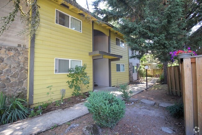Building Photo - 6755-6755 SW Terri Ct