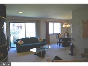 Building Photo - 115 E Kings Hwy