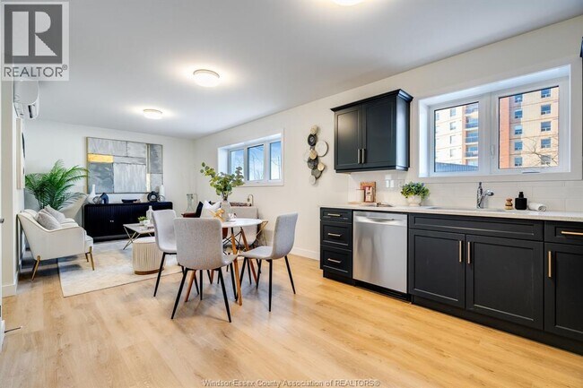 Photo du bâtiment - 4 Bruce Ave