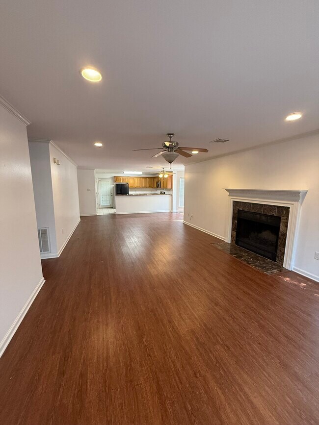 Foto del edificio - 529 Versailles Blvd