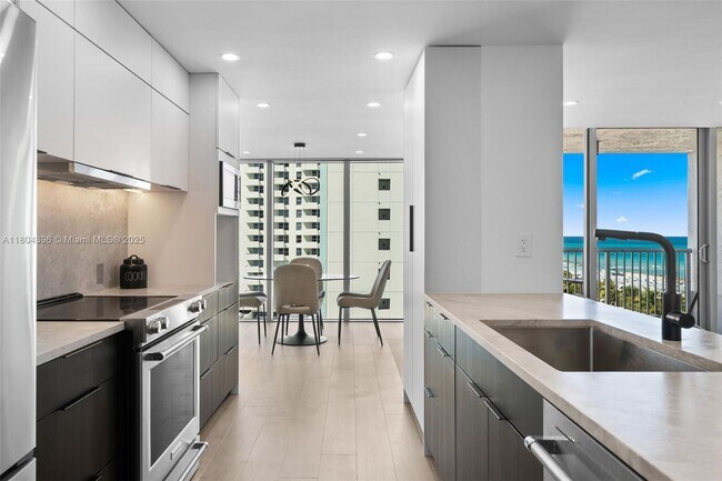 Building Photo - 2655 Collins Ave