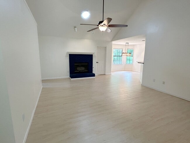 Building Photo - Updated 4 Bedroom Home in Navarre