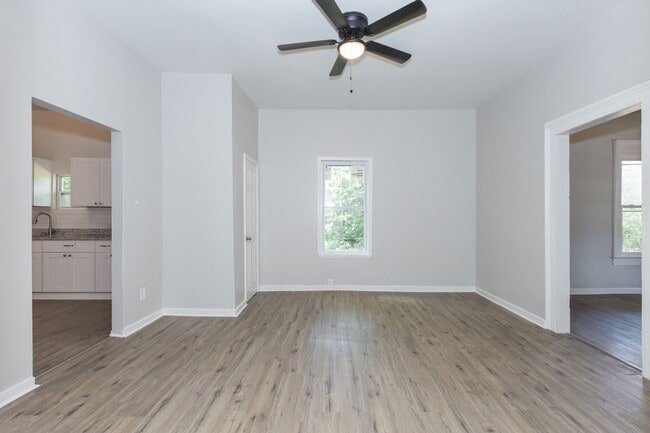Building Photo - 218 E Tinsley St