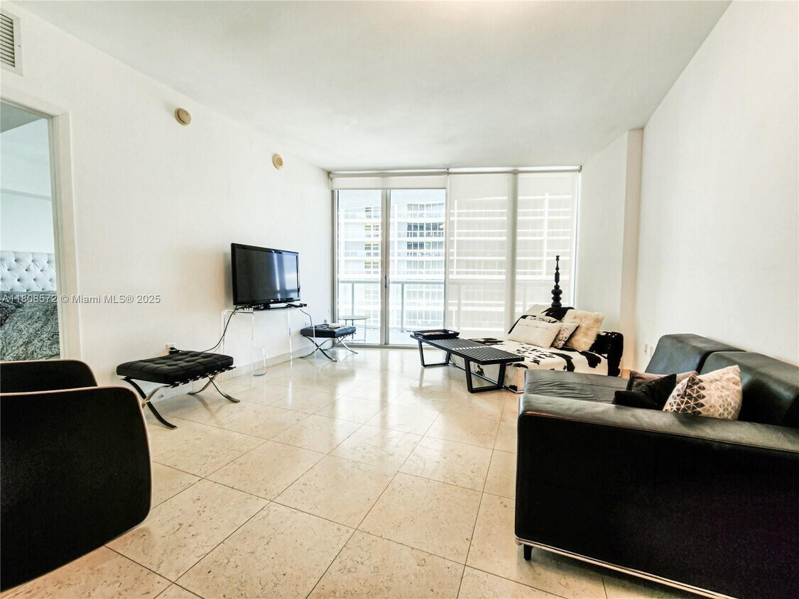 Primary Photo - 495 Brickell Ave