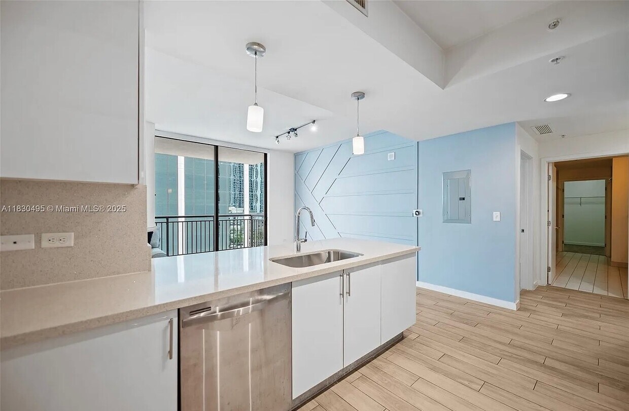 Foto principal - 999 SW 1st Ave