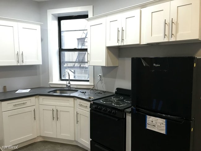 Building Photo - 715 Saint Johns Pl
